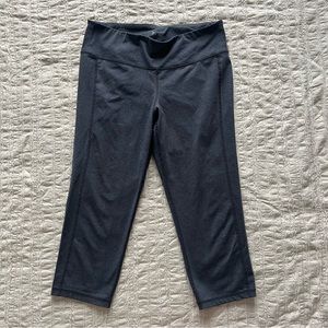 Old Navy Active Cropped Leggings - L